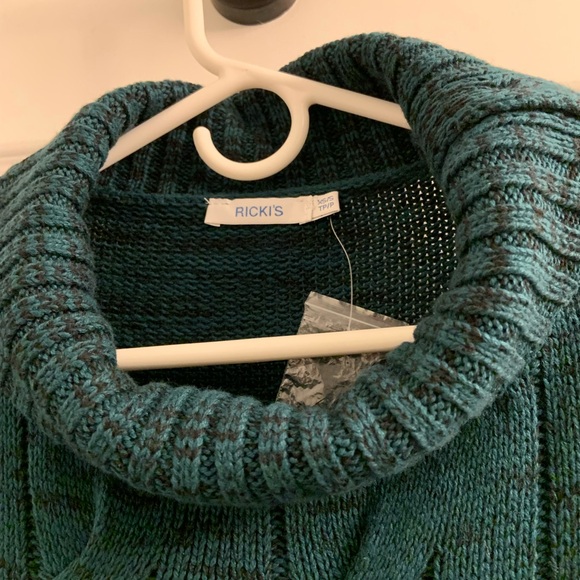 Sleeveless Knitted turtle neck vest sweater- Rikki’s - green - Picture 2 of 9